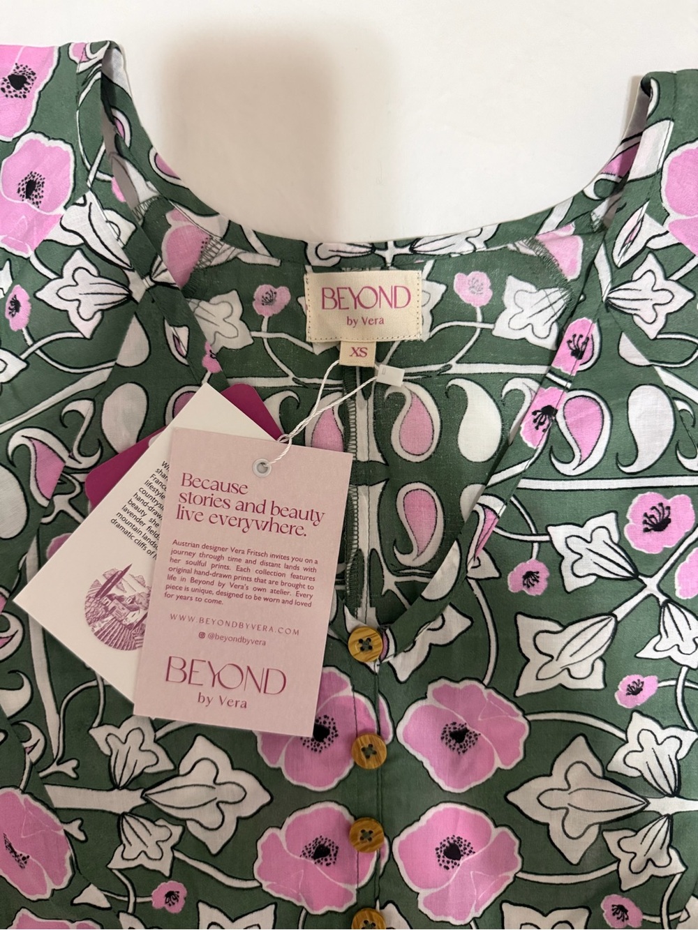 NWT Beyond by Vera Vivi Top in Heritage Wisteria Verdure Print - Picture 11 of 11